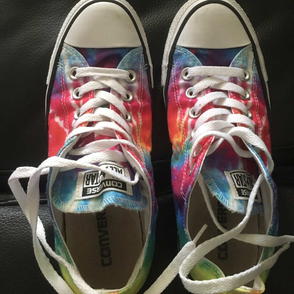 Woman’s Converse tie dye shoes